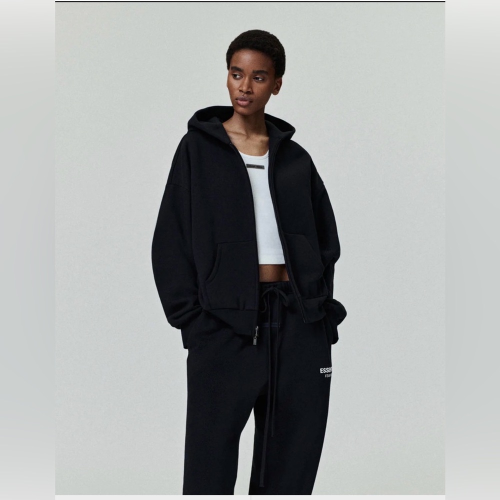 NWT ESSENTIALS Fear of God Black Zip Up Hoodie - Small